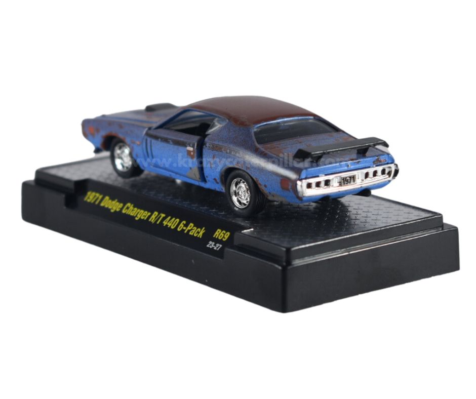 M2 Machine: 1971 Dodge Charger R/T 440 6-Pack - 1:64 Die-Cast Scale Model