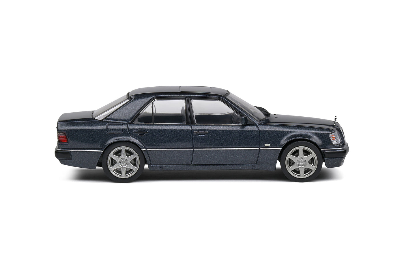 1990 Mercedes-Benz 190 Evo II W201 Black 1:18 - Diecast Scale Model | Solido