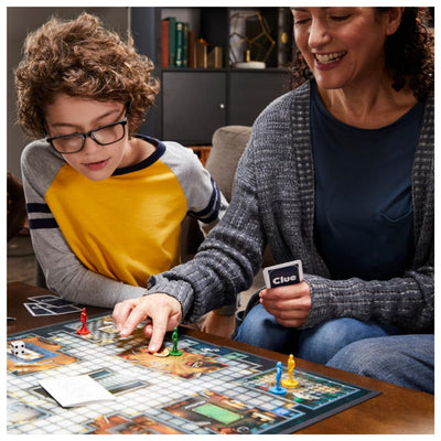 Hasbro: Clue - The Classic Mystery Board Game