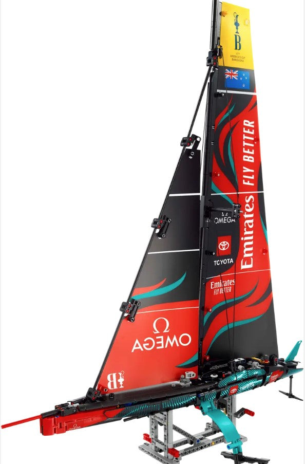 LEGO Technic #42174 : Emirates Team New Zealand AC75 Yacht