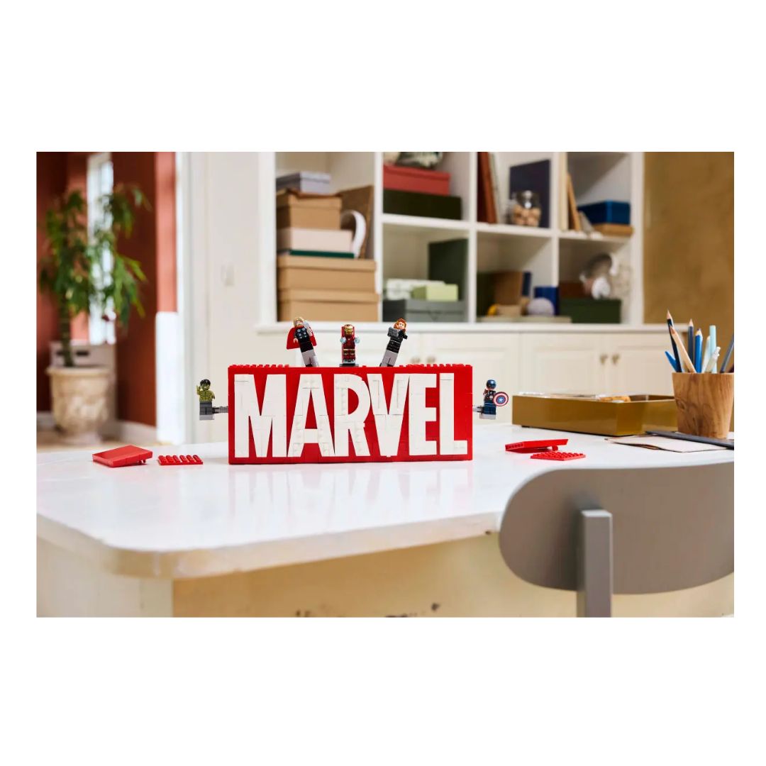LEGO Marvel #76313 : MARVEL Logo & Minifigures
