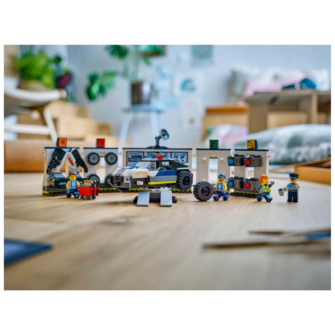 LEGO® City #60457: Custom Police Car Garage