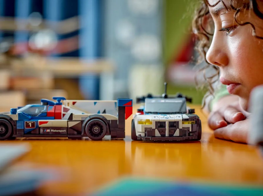 LEGO® Speed Champions #76922: BMW M4 GT3 and the M Hybrid V8