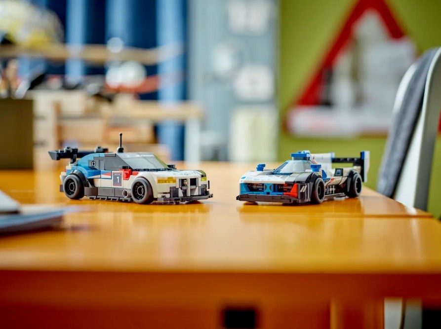 LEGO® Speed Champions #76922: BMW M4 GT3 and the M Hybrid V8