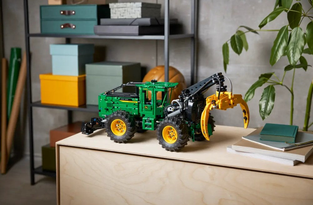 LEGO® Technic™ 42157: John Deere 948L-II Skidder