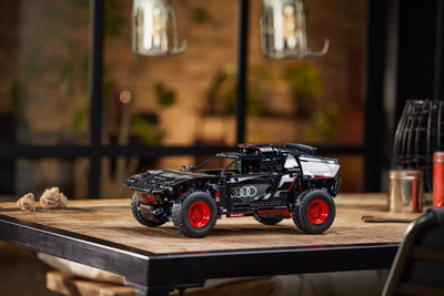 LEGO® Technic™ 42160: Audi RS Q e-tron