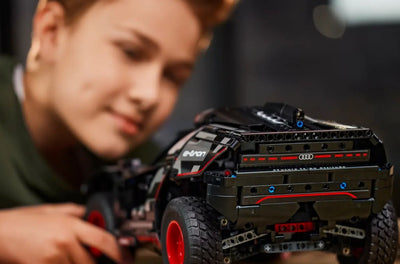 LEGO® Technic™ 42160: Audi RS Q e-tron