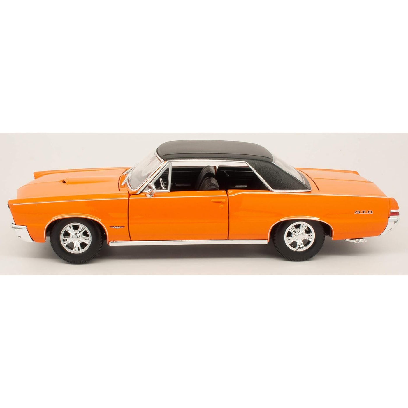 Maisto 1965 Pontiac GTO Orange 1:18