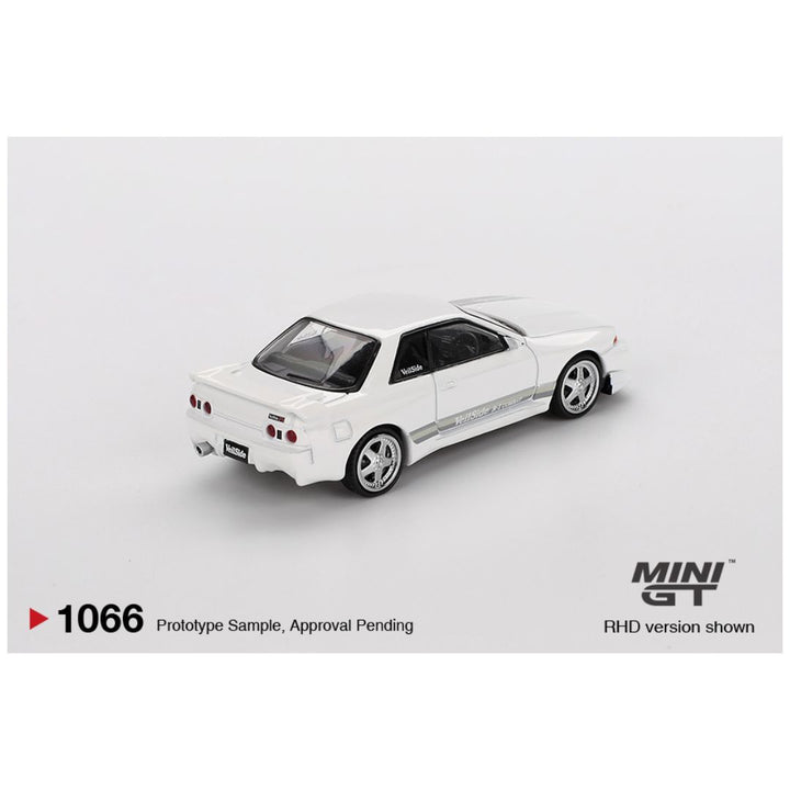 Mini-GT-_1066-Nissan-Skyline-