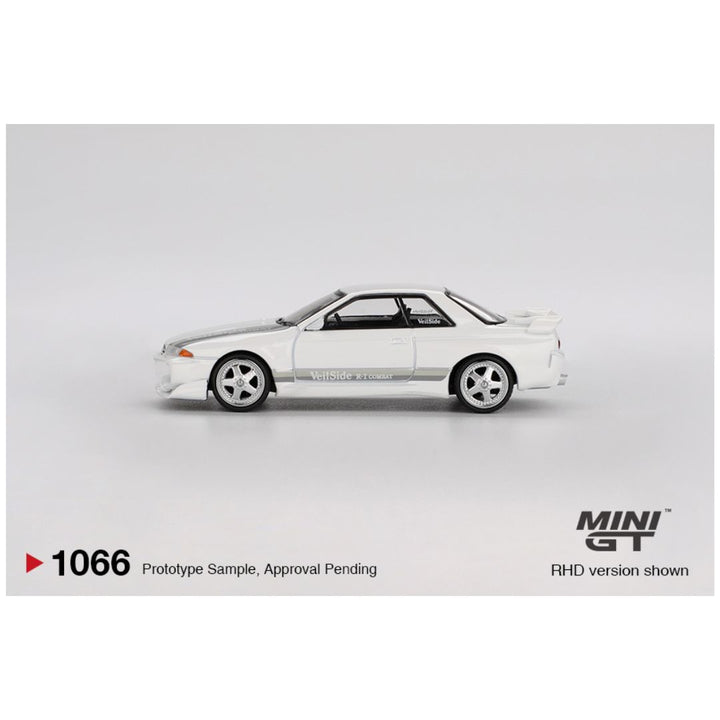 Mini-GT-_1066-Nissan-Skyline-