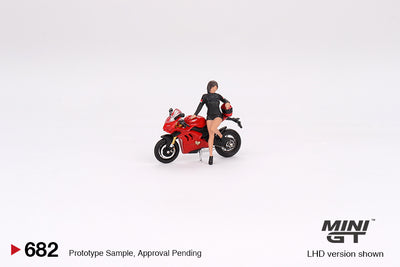 Mini GT #682 Ducati Panigale V4 S w/ Ducati Girl 1:64