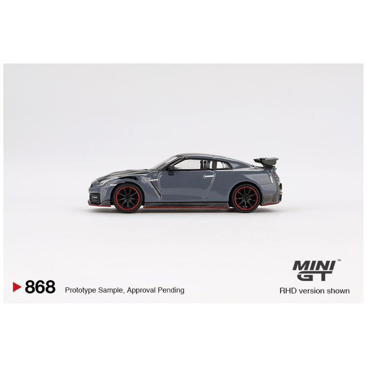 Mini-GT-_868-Nissan-GT-R-Nismo