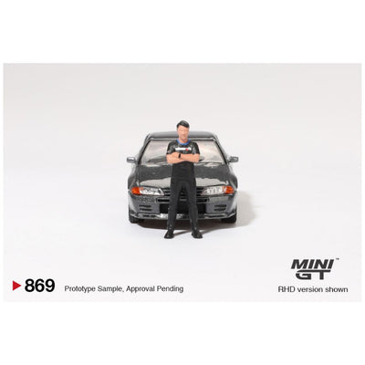 Mini GT #869: Nissan Skyline GT-R (R32) Gunmetal W/ Matsuda Figure Tsugio Matsuda Collection