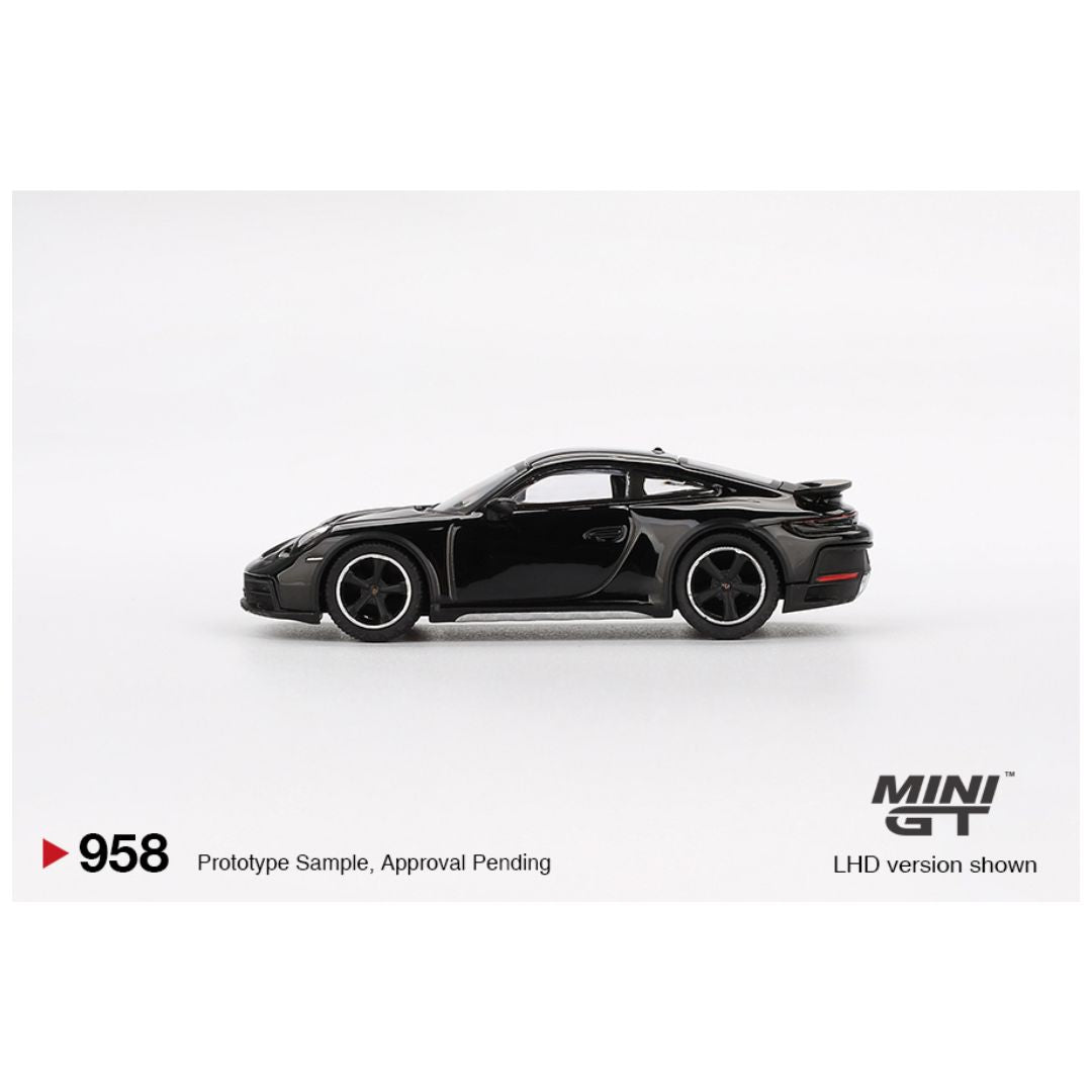 Mini GT #958: Porsche 911 Dakar Black
