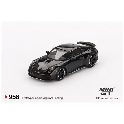 Mini GT #958: Porsche 911 Dakar Black