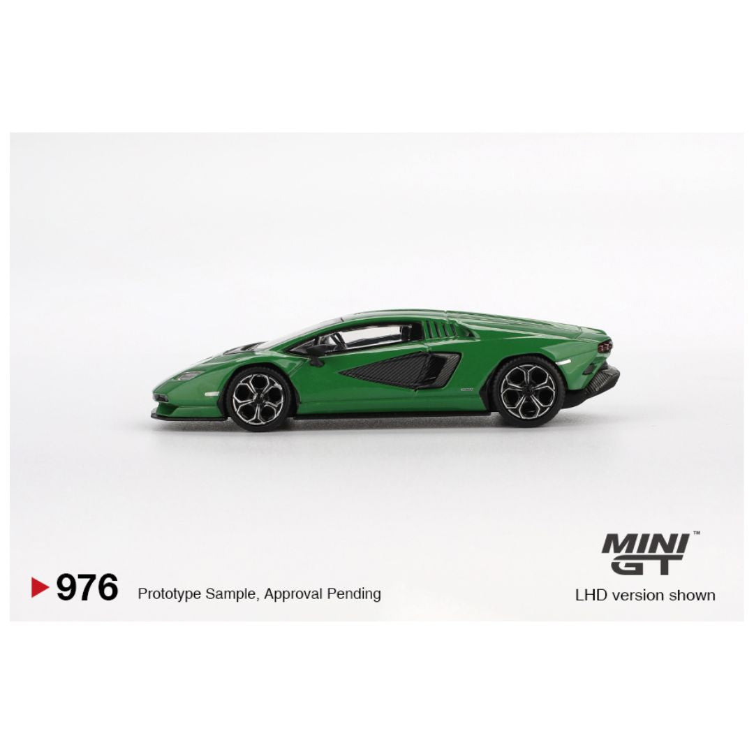 Mini GT #976: Lamborghini Countach LPI 800-4 Verde Medio