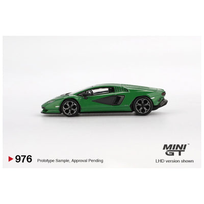Mini GT #976: Lamborghini Countach LPI 800-4 Verde Medio