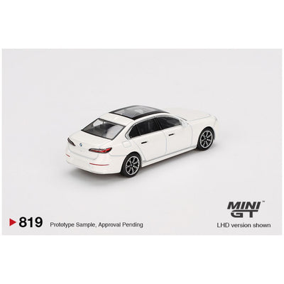 Mini GT #819: BMW i7 xDrive60 Mineral White 1:64