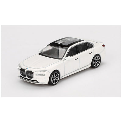 Mini GT #819: BMW i7 xDrive60 Mineral White 1:64