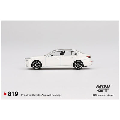 Mini GT #819: BMW i7 xDrive60 Mineral White 1:64