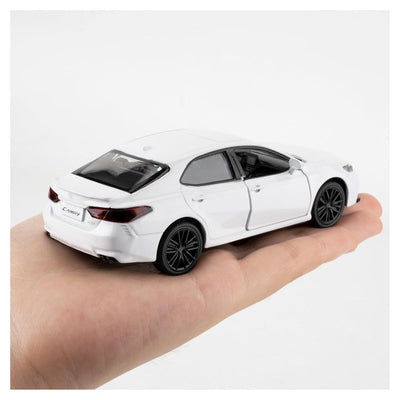 RMZ City: Collection Series Toyota Camry White Pullback - 1:32