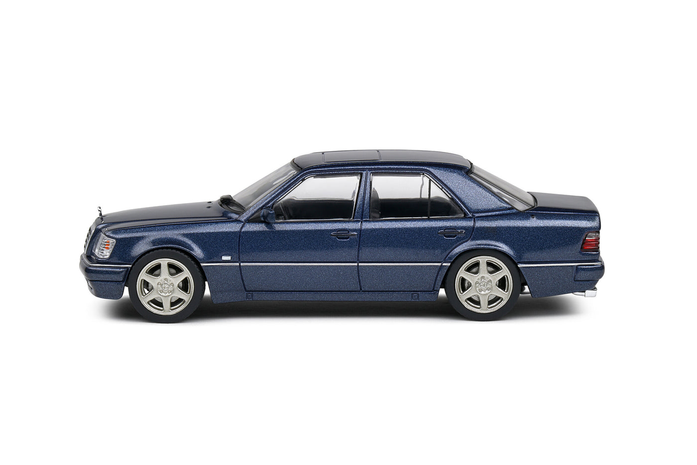 Solido: Mercedes-Benz W124 E60 AMG – Nautical Blue – 1994 (Scale 1:43)