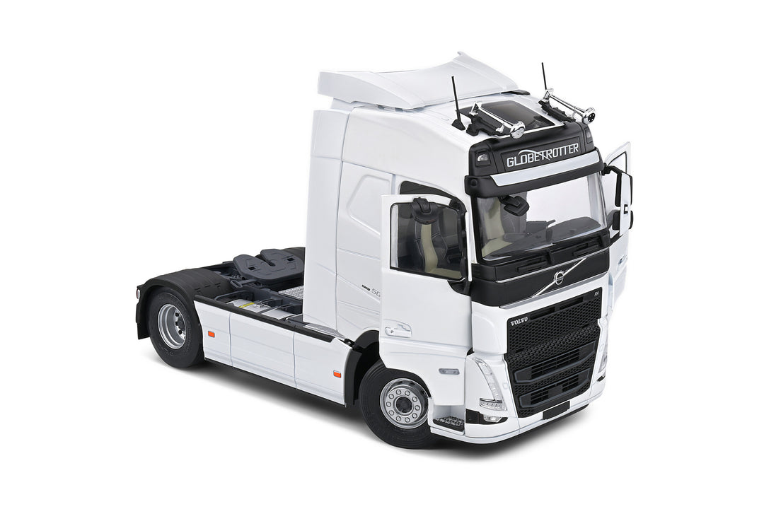 Revell Volvo FH-16 プラモデル 1:24 ↔25,6cm 1/24 Solido 2021 Volvo FH Globetrotter XL SZM (Black