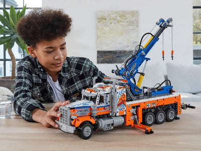 LEGO® Technic™ 42128: Heavy-duty Tow Truck