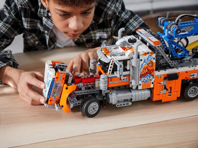 LEGO® Technic™ 42128: Heavy-duty Tow Truck