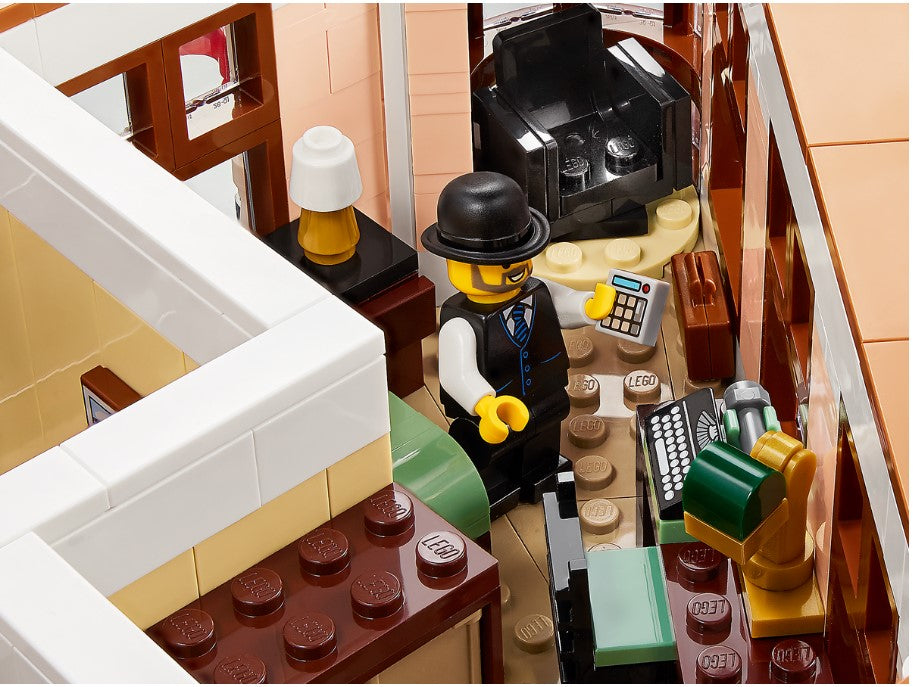 LEGO® Icons #10297: Boutique Hotel